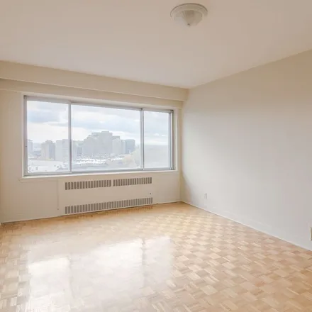 Rent this 2 bed apartment on 1575 Avenue Summerhill in Montreal, QC H3H 1B9