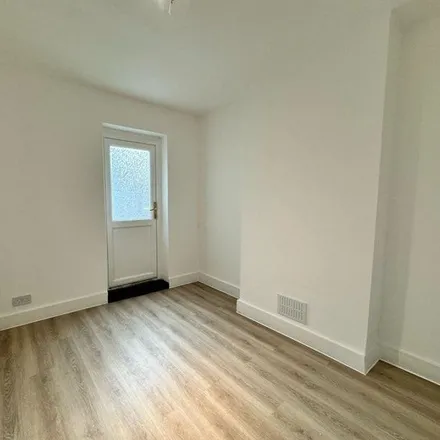 Image 4 - Moffat Road, London, SW17 7EZ, United Kingdom - Townhouse for rent