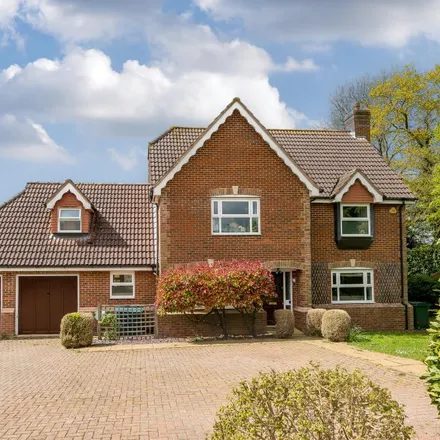 Rent this 5 bed house on Broad Field Road in Yarnton, OX5 1UL