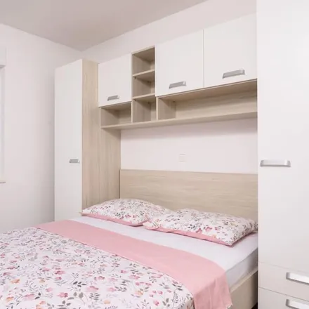 Rent this 2 bed apartment on Croatia osiguranje in Hektorovićeva ulica, 21210 Grad Solin