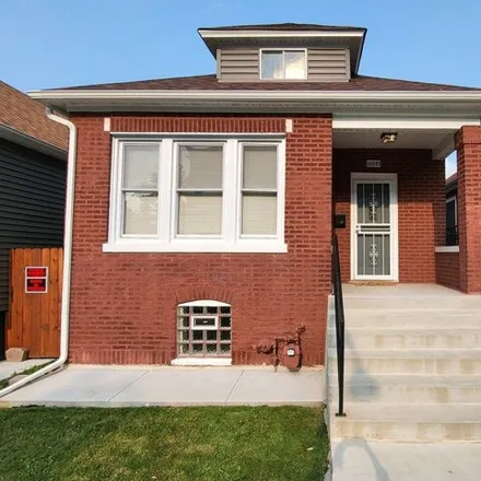 Rent this 3 bed house on 13217 S Buffalo Ave in Chicago, Illinois