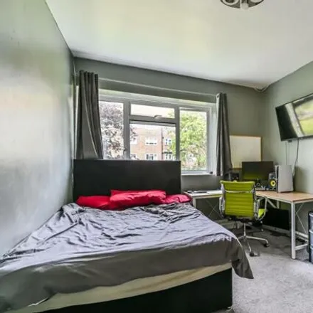 Image 4 - Rye Hill Park, Peckham Rye, London, SE15 3JG, United Kingdom - Apartment for sale