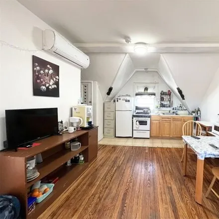 Image 7 - 147-11 35th Avenue, New York, NY 11354, USA - House for sale