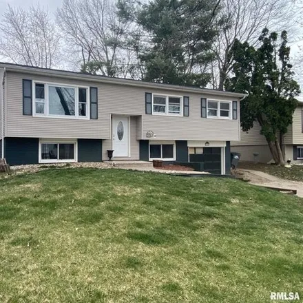 Buy this 4 bed house on 3059 Somerset Drive in Pleasant Valley Township, Bettendorf