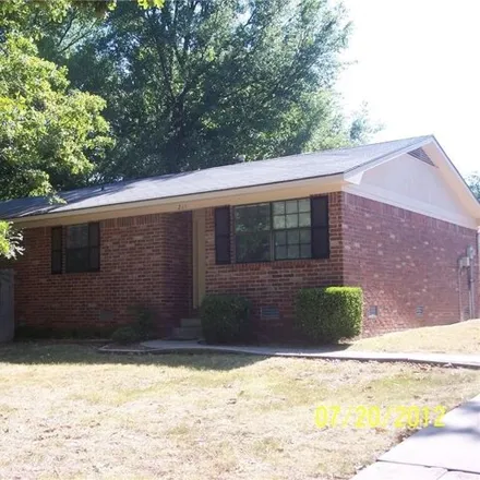 Rent this 2 bed house on 211 South Carl Street in Twin Springs, Siloam Springs