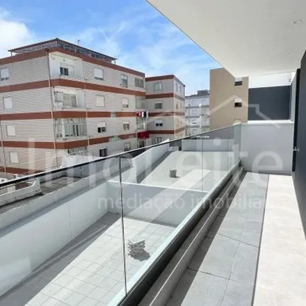 Image 7 - Rua Doutor António Luís Gomes, 4000-274 Porto, Portugal - Apartment for rent