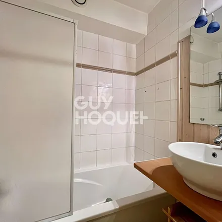 Rent this 1 bed apartment on 54 Boulevard Guynemer in 91170 Viry-Châtillon, France