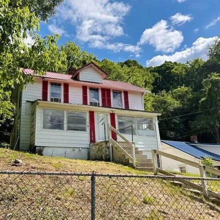 Buy this 3 bed house on 136 Green Street in Bluefield, WV 24701