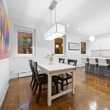 Image 1 - 207 East 21st Street, New York, NY 10010, USA - Apartment for sale