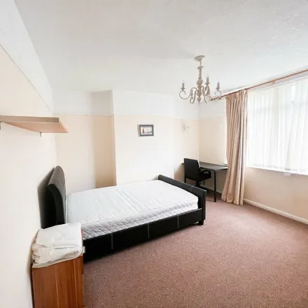Rent this 4 bed duplex on Manor Road in Bristol, BS16 2ES