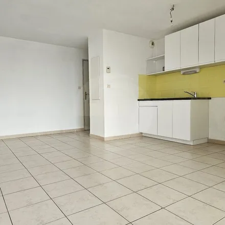 Rent this 2 bed apartment on 6 Avenue du Général de Gaulle in 34110 Frontignan, France