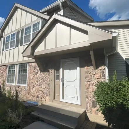 Rent this 2 bed house on 325 Birchwood Ct in Vernon Hills, Illinois