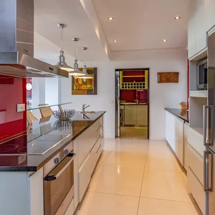 Rent this 3 bed apartment on Food Lovers Market in Lower Loop Street, Cape Town Ward 115