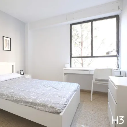 Rent this 5 bed room on Carrer d'Alboraia in 65, 46010 Valencia