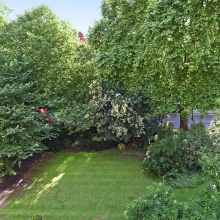 Image 7 - Sloane Gardens West Garden, Lower Sloane Street, London, SW1W 8AH, United Kingdom - Apartment for rent