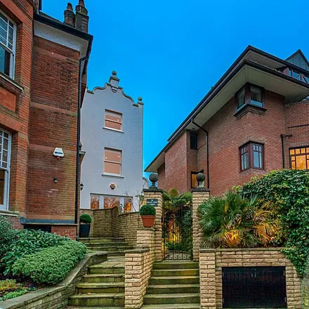Rent this 4 bed house on 17 West Heath Road in London, NW3 7UX