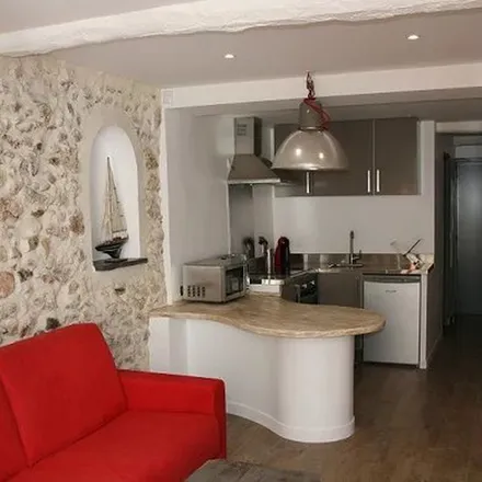 Image 2 - Place du Général de Gaulle, 06600 Antibes, France - Apartment for rent
