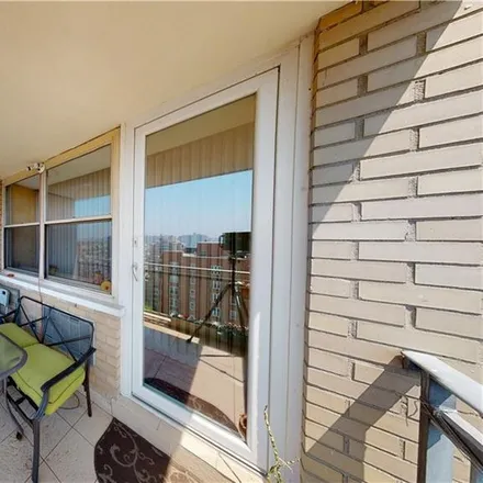 Image 3 - 35 Seacoast Terrace, New York, NY 11235, USA - Condo for sale