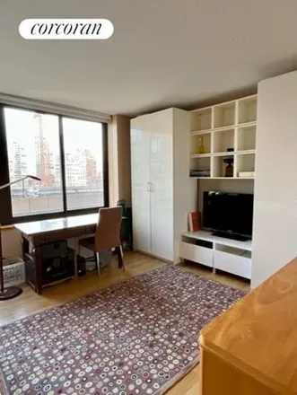 Image 5 - The Alfred, 161 West 61st Street, New York, NY 10023, USA - Condo for rent