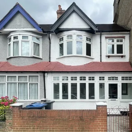 Rent this 3 bed townhouse on Morland Road in London, CR0 6HD