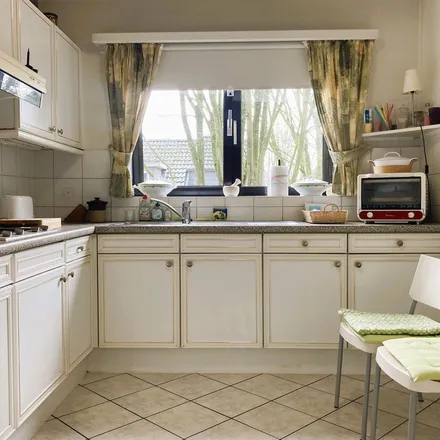 Rent this 2 bed apartment on Miksebeekstraat 46 in 2930 Brasschaat, Belgium