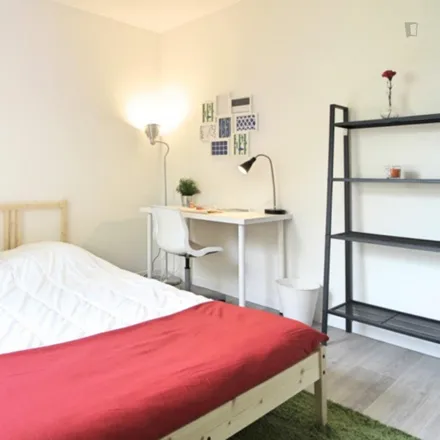 Rent this 4 bed room on 21 Boulevard de la Gaye in 13009 9e Arrondissement, France