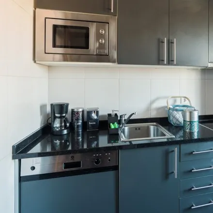 Rent this 3 bed apartment on Suzuki in Rua de Santos Pousada, 4000-077 Porto