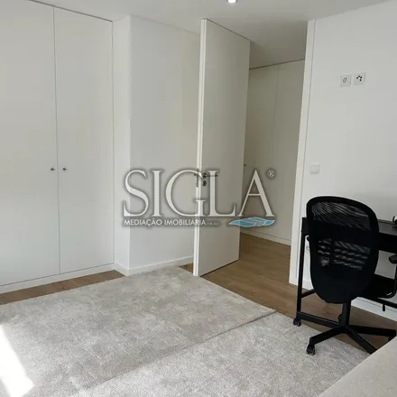 Rent this 3 bed apartment on Avenida de Pedro Nunes in 4405-015 Vila Nova de Gaia, Portugal