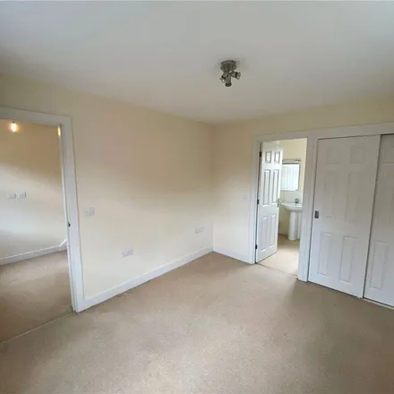 Image 6 - Cossor Road, Pewsey, SN9 5NF, United Kingdom - Apartment for rent