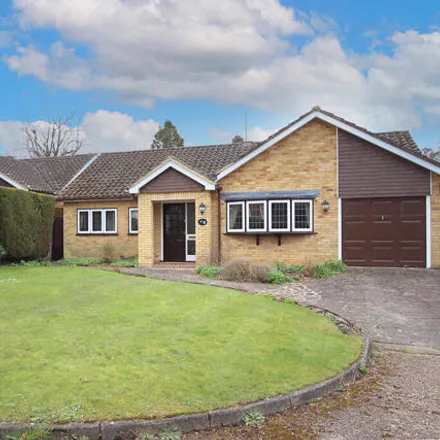 Buy this 3 bed house on Applewood Close in Harpenden, AL5 3BS