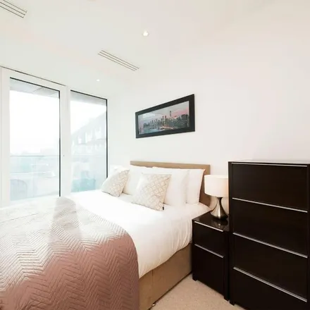 Image 2 - Arena Tower, 25 Crossharbour Plaza, Millwall, London, E14 9SS, United Kingdom - Apartment for rent