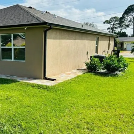 Image 9 - 615 Southwest Todd Avenue, Port Saint Lucie, FL 34983, USA - House for sale