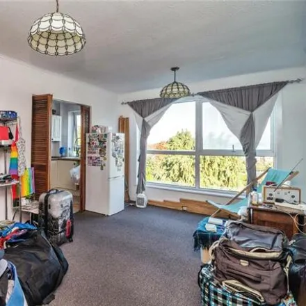 Image 6 - Crowlands Primary School, London Road, London, RM7 9EJ, United Kingdom - Apartment for sale