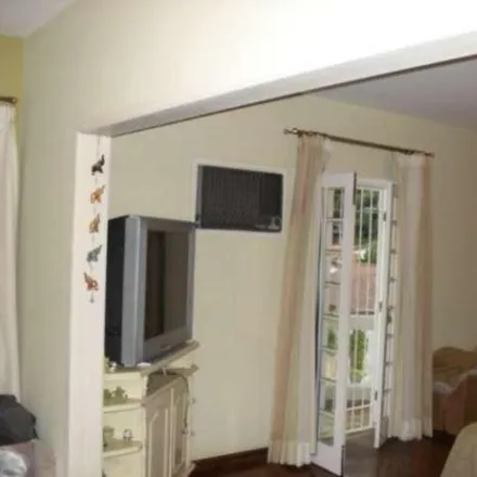 Buy this 8 bed house on Itaú in Rua Getúlio Vargas, Rio Bonito - RJ