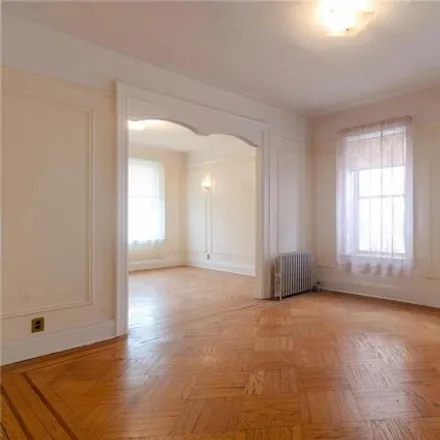 Image 6 - 23-36 24th Street, New York, NY 11105, USA - House for sale