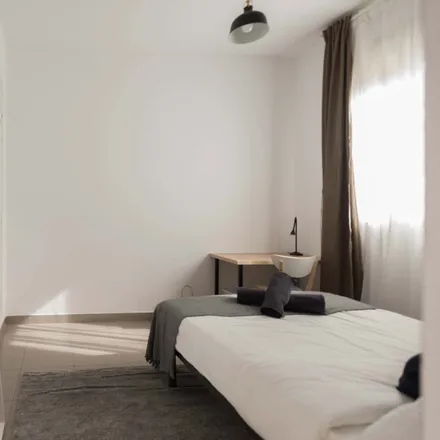 Rent this 5 bed room on Madrid in Calle de la Colegiata, 11