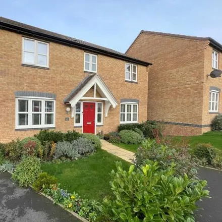 Buy this 4 bed house on 15 Bishop Place in East Staffordshire, DE13 9EX