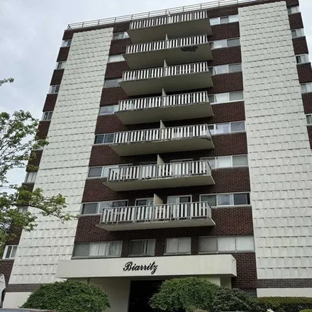 Buy this 2 bed condo on Center Avenue in Linwood, Fort Lee