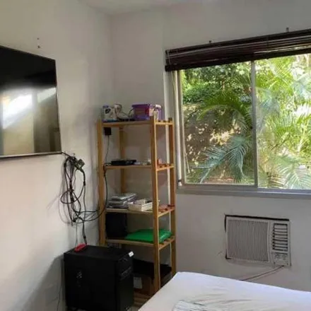 Buy this 2 bed apartment on Condomínio Pinheiro Guimarães in Rua Pinheiro Guimarães 145, Botafogo