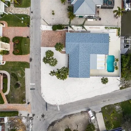 Image 2 - 3309 Shell Mound Boulevard, Fort Myers Beach, Lee County, FL 33931, USA - House for sale