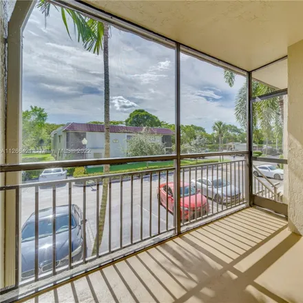 Image 3 - 426 Lakeview Drive, Weston, FL 33326, USA - Condo for rent
