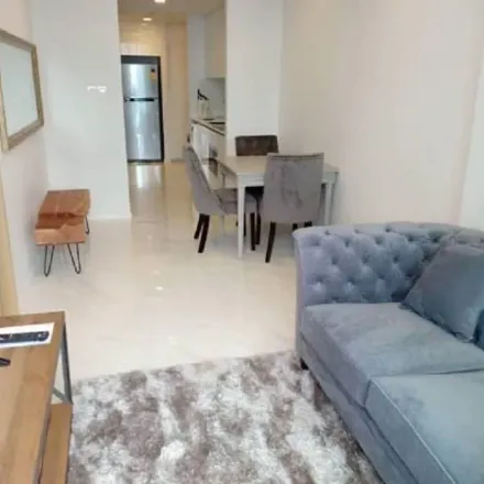 Rent this 2 bed apartment on Holiday Inn Express in 30, Soi Sukhumvit 11