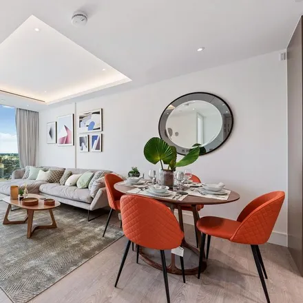 Rent this 2 bed apartment on Carrara Tower in City Road, London