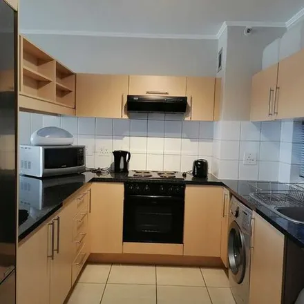 Image 5 - Sussex Street, Claremont, Cape Town, 7708, South Africa - Apartment for rent
