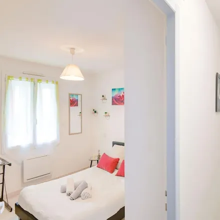 Rent this 1 bed townhouse on Saint-Médard-de-Guizières in Rue Albert Massias, 33230 Saint-Médard-de-Guizières