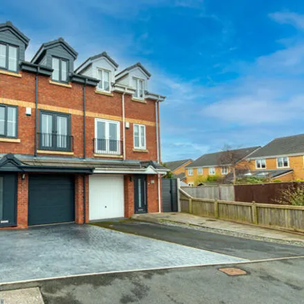 Buy this 4 bed townhouse on Westby Way in Poulton-le-Fylde, FY6 8BS