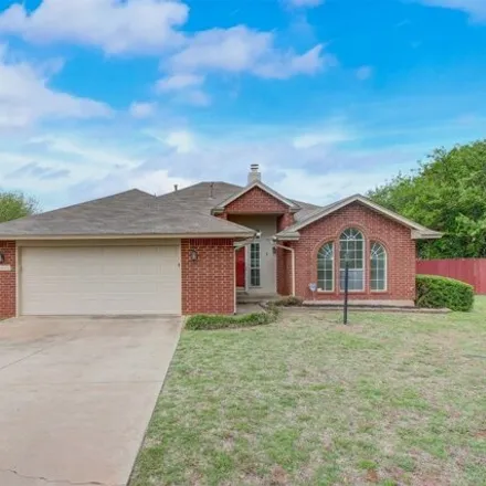 Buy this 3 bed house on 3407 South Bryant Avenue in Moore, OK 73160