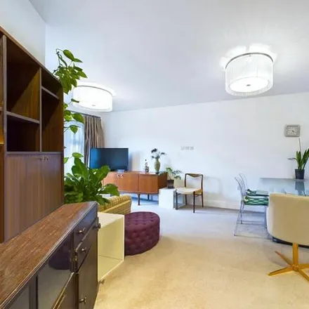 Image 5 - Whitchurch Lane, London, HA8 6RN, United Kingdom - Apartment for sale