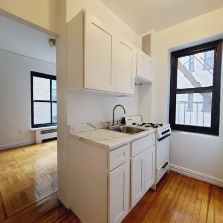 Image 4 - 101 Cooper Street, New York, NY 10034, USA - House for rent