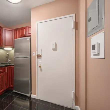 Image 3 - 210 East 21st Street, New York, NY 10010, USA - Apartment for sale